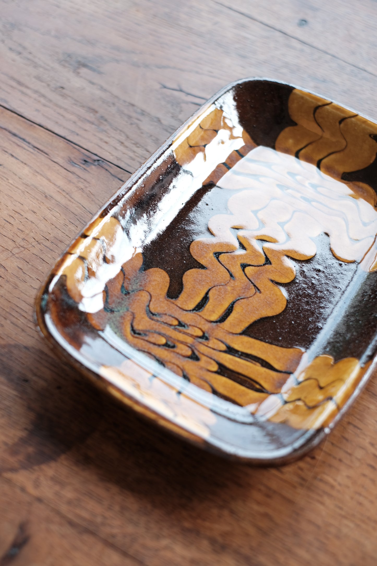 SLIPWARE PLATE / BROWN L①