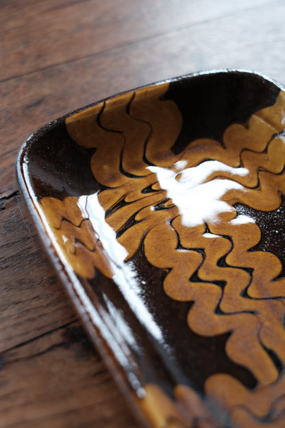 SLIPWARE PLATE / BROWN L①