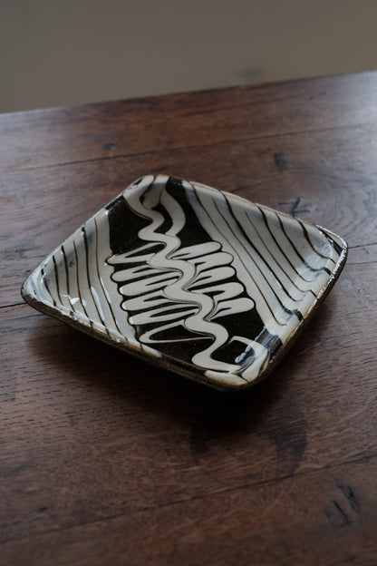 SLIPWARE SQUARE PLATE / GREEN①