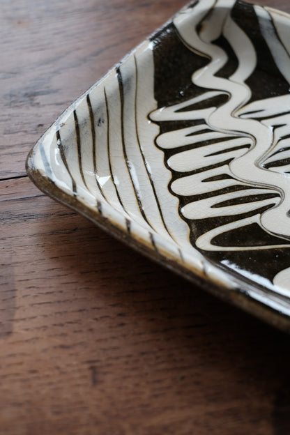 SLIPWARE SQUARE PLATE / GREEN①
