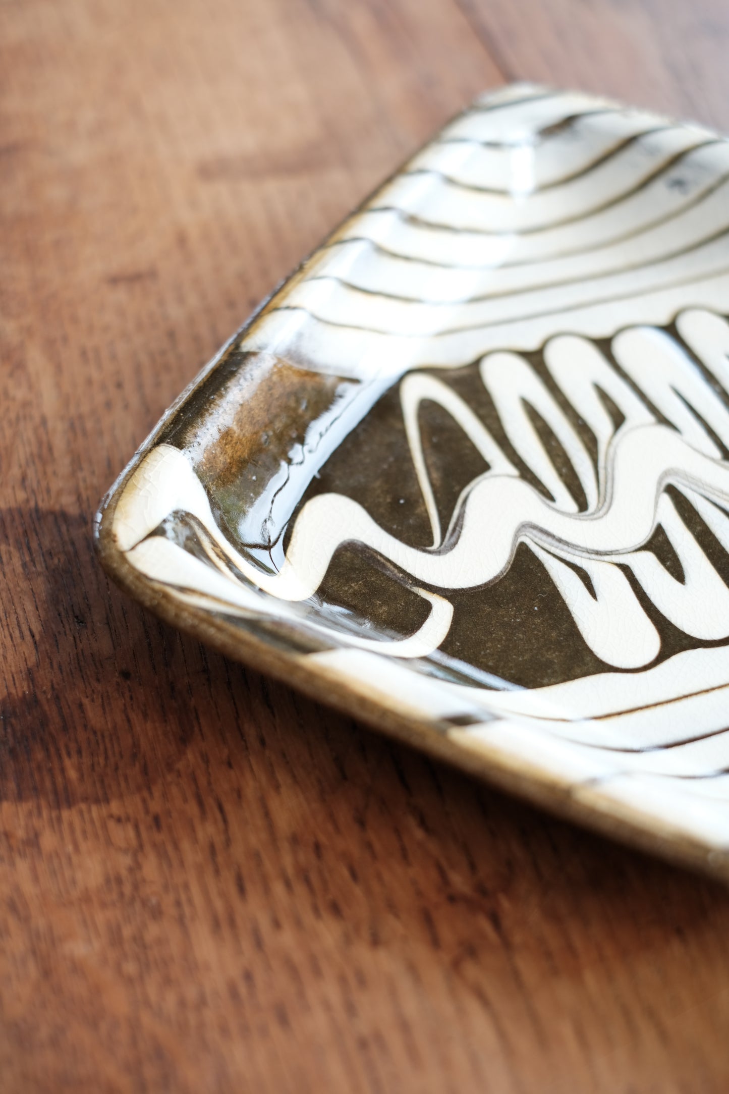 SLIPWARE SQUARE PLATE / GREEN①